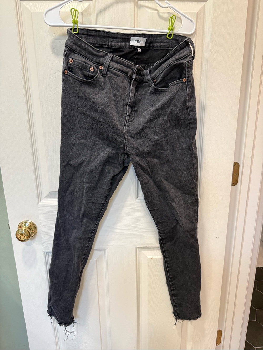 PISTOLA Women’s Black Skinny jeans with distressed hem sz 30